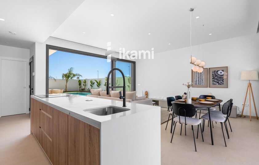 Exclusivo Chalet Independiente en Los Alcázares, junto a Serena Golf