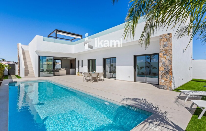 Exclusivo Chalet Independiente en Los Alcázares, junto a Serena Golf