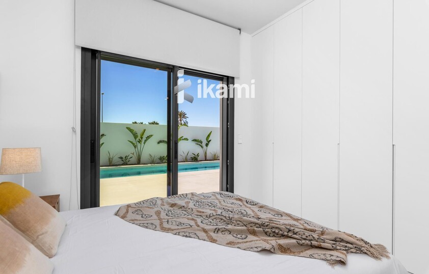 Exclusivo Chalet Independiente en Los Alcázares, junto a Serena Golf