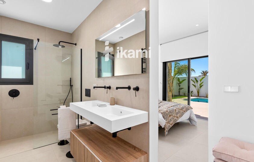 Exclusivo Chalet Independiente en Los Alcázares, junto a Serena Golf