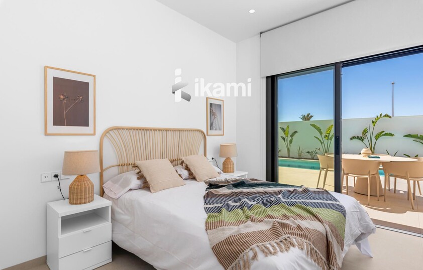 Exclusivo Chalet Independiente en Los Alcázares, junto a Serena Golf