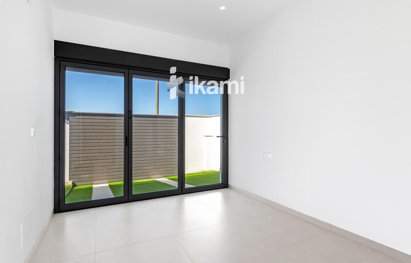 Exclusivo Chalet Independiente en Los Alcázares, junto a Serena Golf