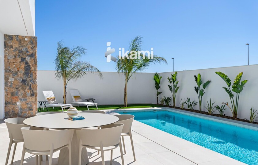 Exclusivo Chalet Independiente en Los Alcázares, junto a Serena Golf