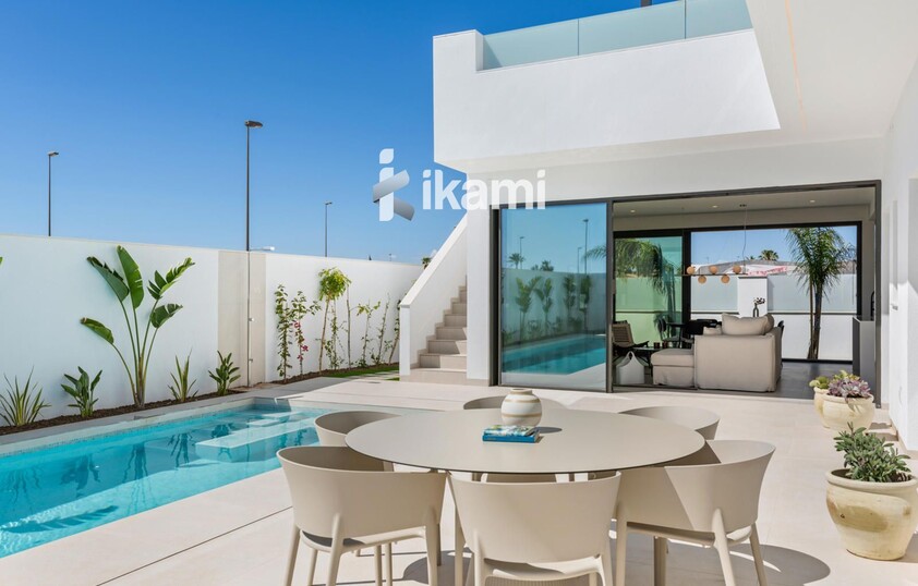 Exclusivo Chalet Independiente en Los Alcázares, junto a Serena Golf