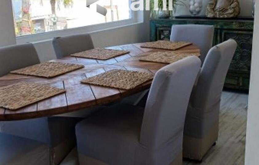 Casa de una planta con vistas increíbles al mar y la montaña