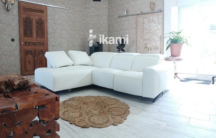 Casa de una planta con vistas increíbles al mar y la montaña