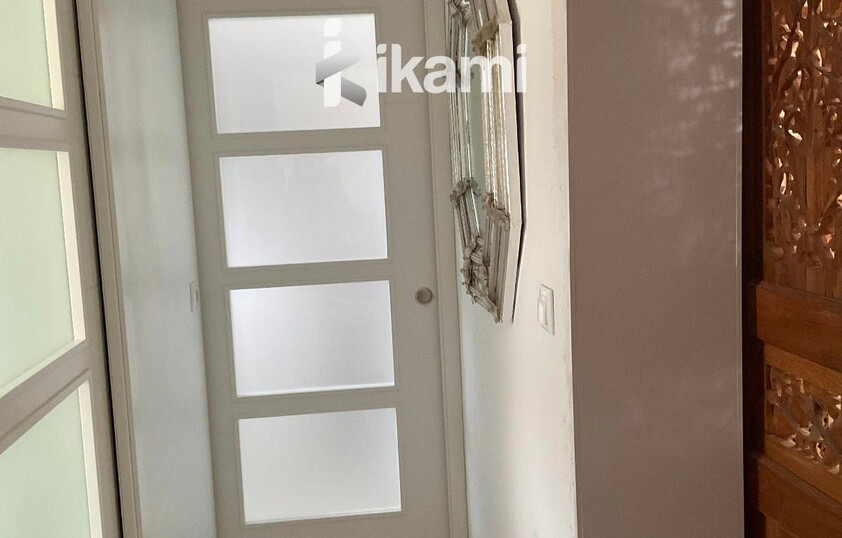 Casa de una planta con vistas increíbles al mar y la montaña