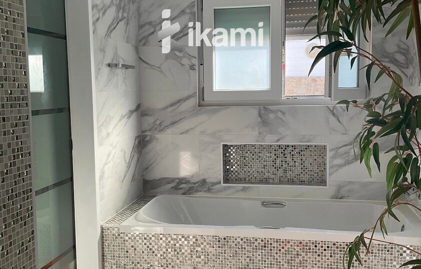 Casa de una planta con vistas increíbles al mar y la montaña