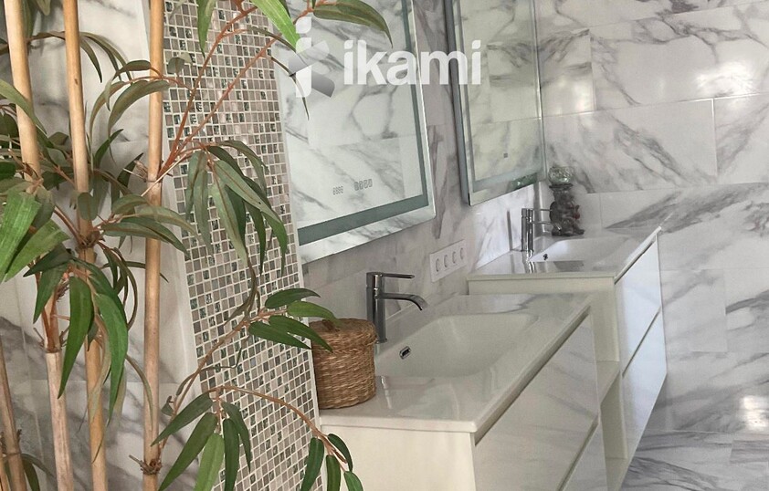 Casa de una planta con vistas increíbles al mar y la montaña