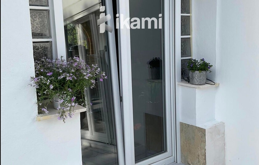 Casa de una planta con vistas increíbles al mar y la montaña