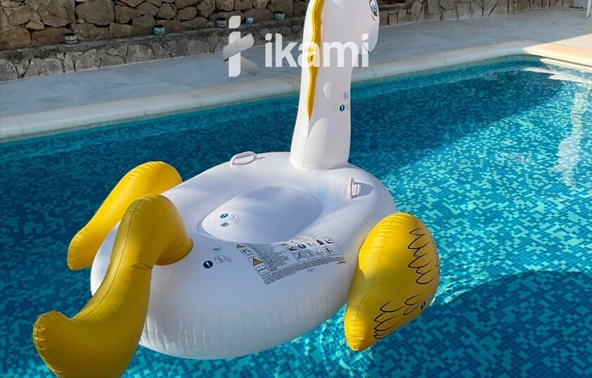 Casa de una planta con vistas increíbles al mar y la montaña