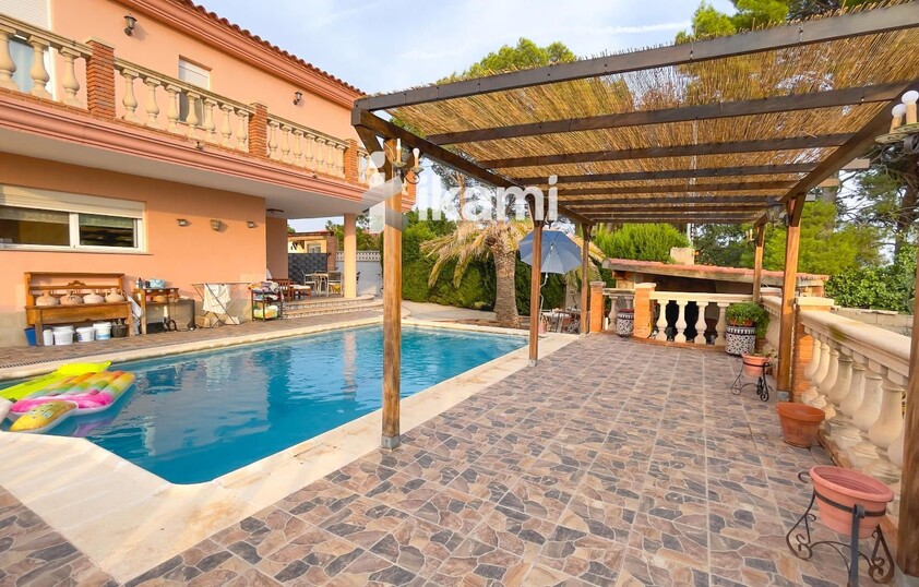 EXCLUSIVO CHALET EN NAQUERA CON INCREIBLES VISTAS Y PISCINA