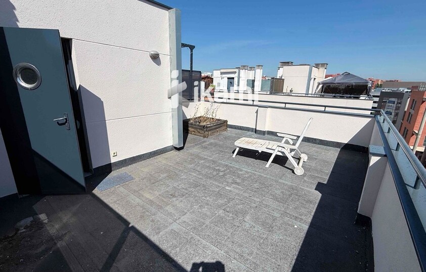 Oficina en alquiler con terraza