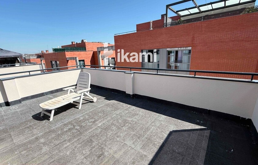 Oficina en alquiler con terraza