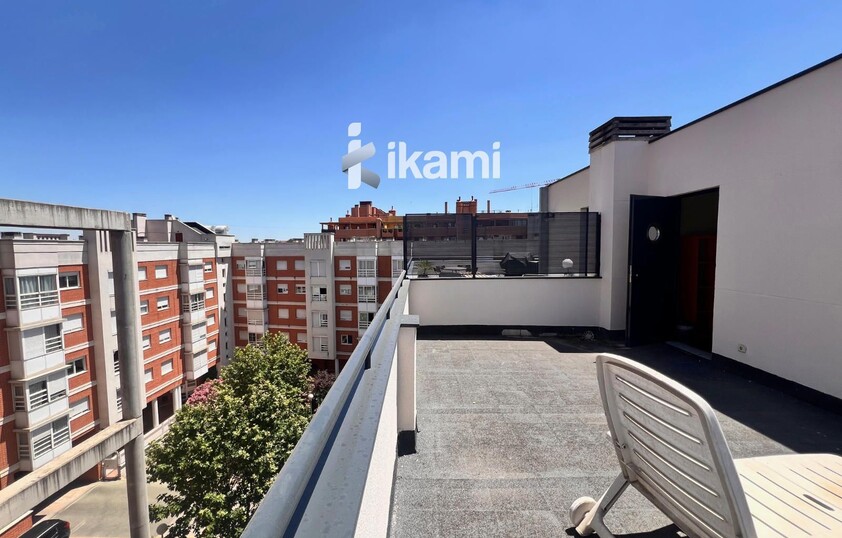 Oficina en alquiler con terraza