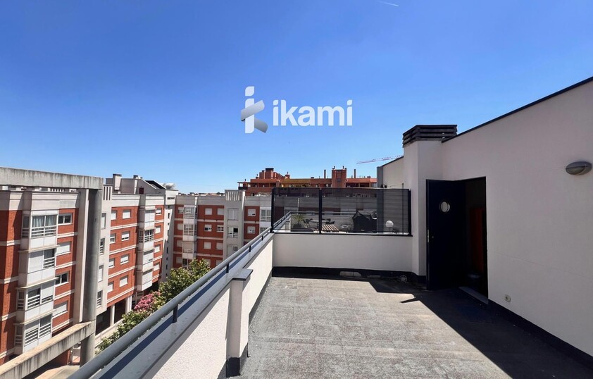 Oficina en alquiler con terraza