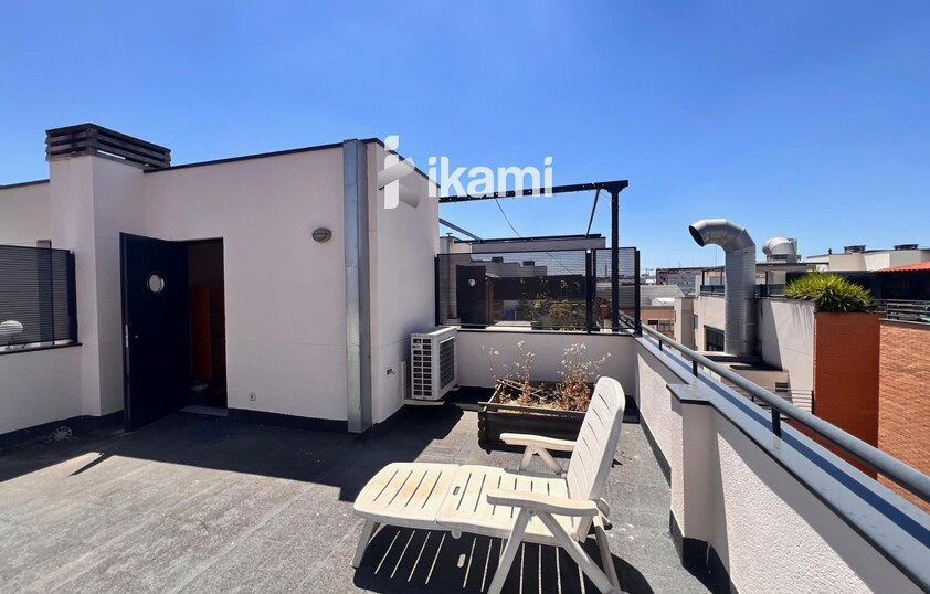 Oficina en alquiler con terraza
