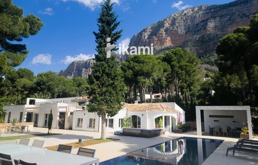 Propiedad con vistas abiertas para reformar a tu gusto o edificar