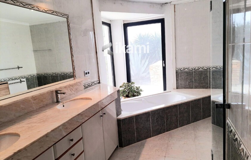 Propiedad con vistas abiertas para reformar a tu gusto o edificar
