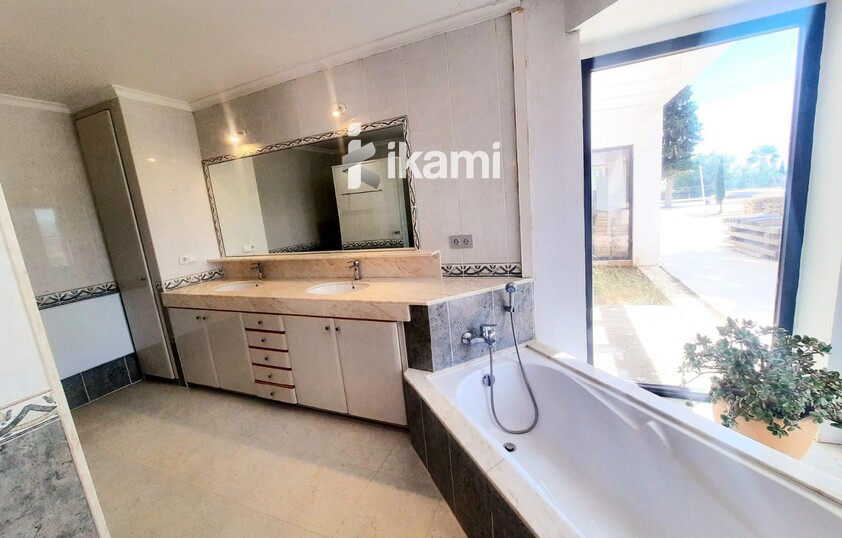 Propiedad con vistas abiertas para reformar a tu gusto o edificar