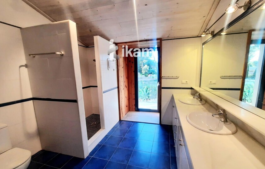 Propiedad con vistas abiertas para reformar a tu gusto o edificar