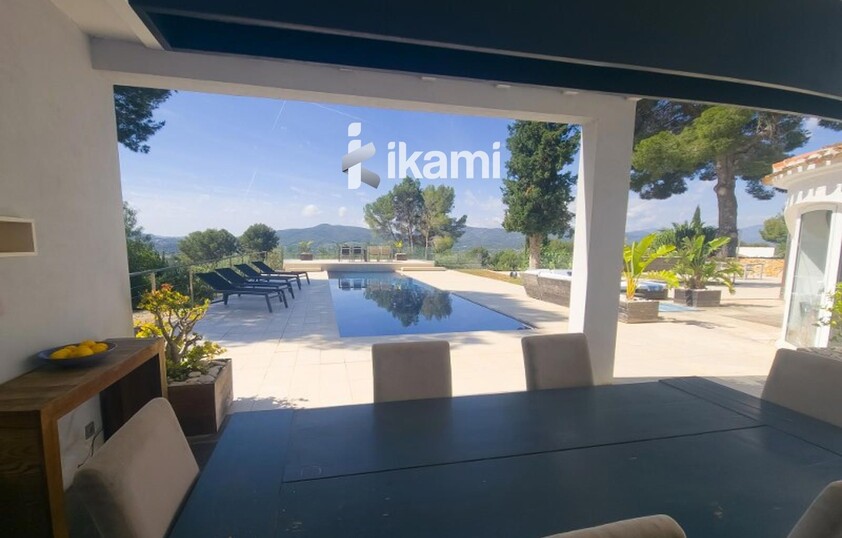 Propiedad con vistas abiertas para reformar a tu gusto o edificar