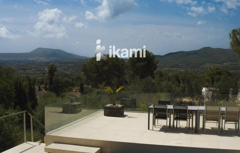 Propiedad con vistas abiertas para reformar a tu gusto o edificar