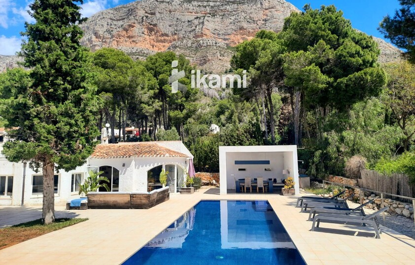 Propiedad con vistas abiertas para reformar a tu gusto o edificar