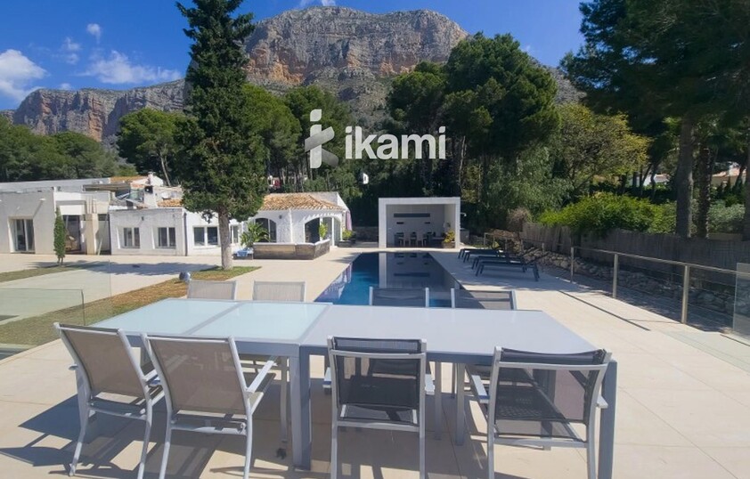 Propiedad con vistas abiertas para reformar a tu gusto o edificar