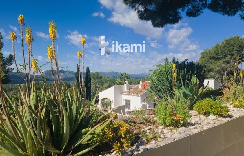 Propiedad con vistas abiertas para reformar a tu gusto o edificar