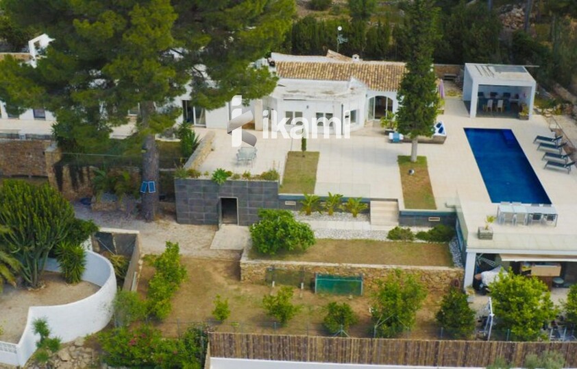 Propiedad con vistas abiertas para reformar a tu gusto o edificar