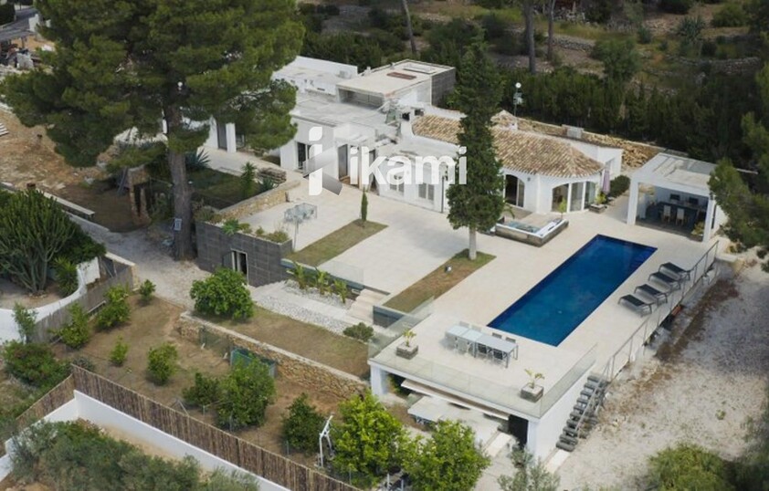 Propiedad con vistas abiertas para reformar a tu gusto o edificar