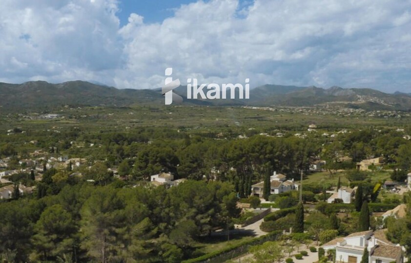 Propiedad con vistas abiertas para reformar a tu gusto o edificar