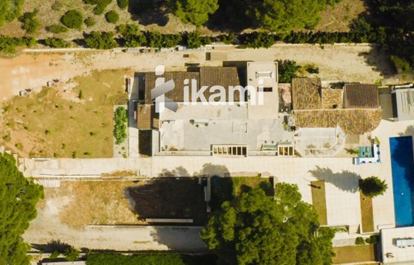 Propiedad con vistas abiertas para reformar a tu gusto o edificar