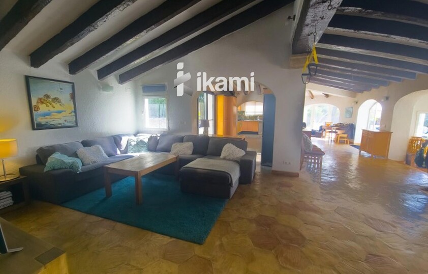 Propiedad con vistas abiertas para reformar a tu gusto o edificar