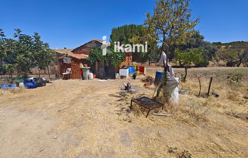 Casa de 180m2 en finca agrícola de de 5.6 HA. en Calypo, Toledo