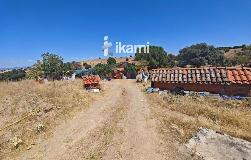 Casa de 180m2 en finca agrícola de de 5.6 HA. en Calypo, Toledo