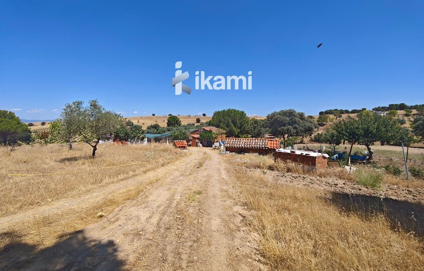 Casa de 180m2 en finca agrícola de de 5.6 HA. en Calypo, Toledo