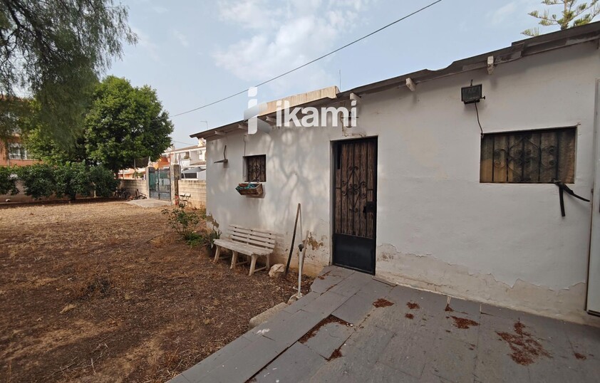 2 CASAS COLINDANTES TOTAL 291 MTS. PARCELA DE 948 MTS URBANO