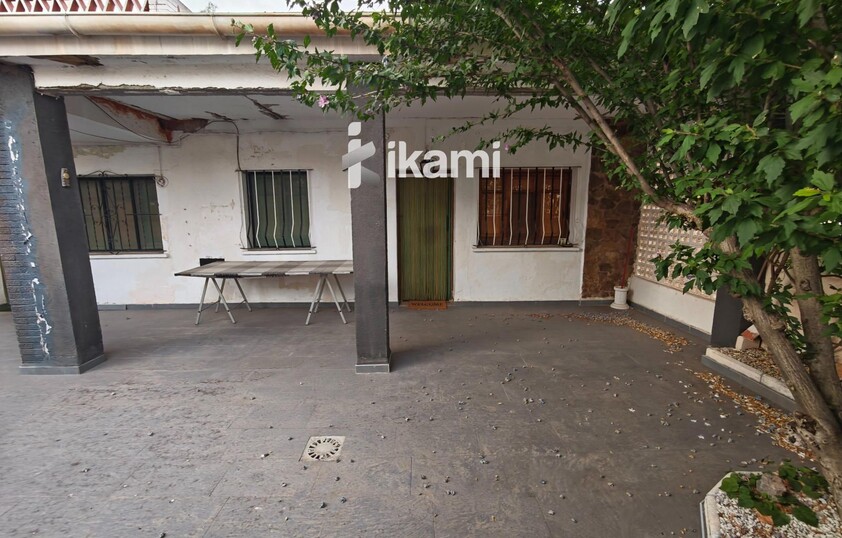 2 CASAS COLINDANTES TOTAL 291 MTS. PARCELA DE 948 MTS URBANO