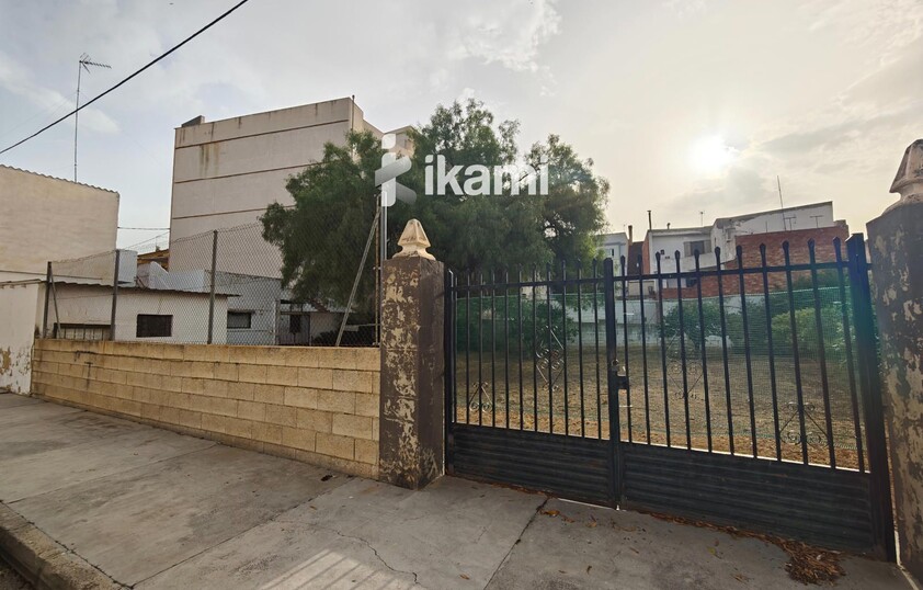 2 CASAS COLINDANTES TOTAL 291 MTS. PARCELA DE 948 MTS URBANO