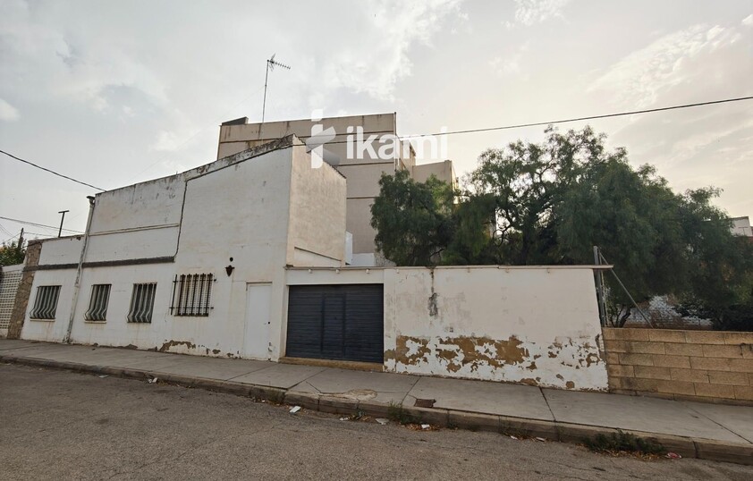 2 CASAS COLINDANTES TOTAL 291 MTS. PARCELA DE 948 MTS URBANO