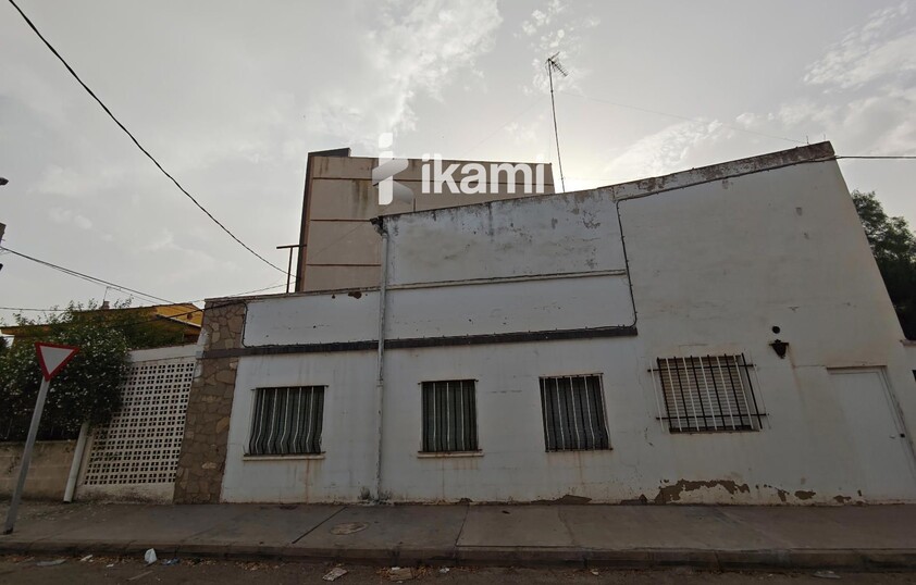 2 CASAS COLINDANTES TOTAL 291 MTS. PARCELA DE 948 MTS URBANO