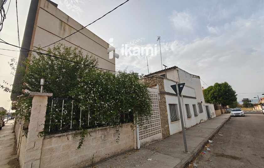 2 CASAS COLINDANTES TOTAL 291 MTS. PARCELA DE 948 MTS URBANO