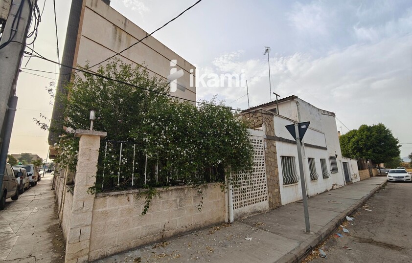 2 CASAS COLINDANTES TOTAL 291 MTS. PARCELA DE 948 MTS URBANO