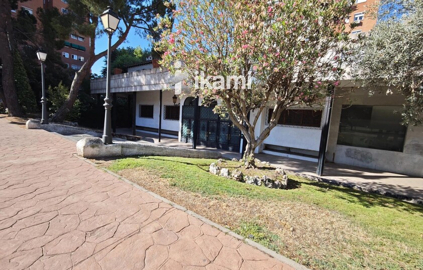 EDIFICIO 2472 MTS USO COMERCIAL + RESTAURANTE