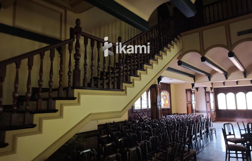 EDIFICIO 2472 MTS USO COMERCIAL + RESTAURANTE