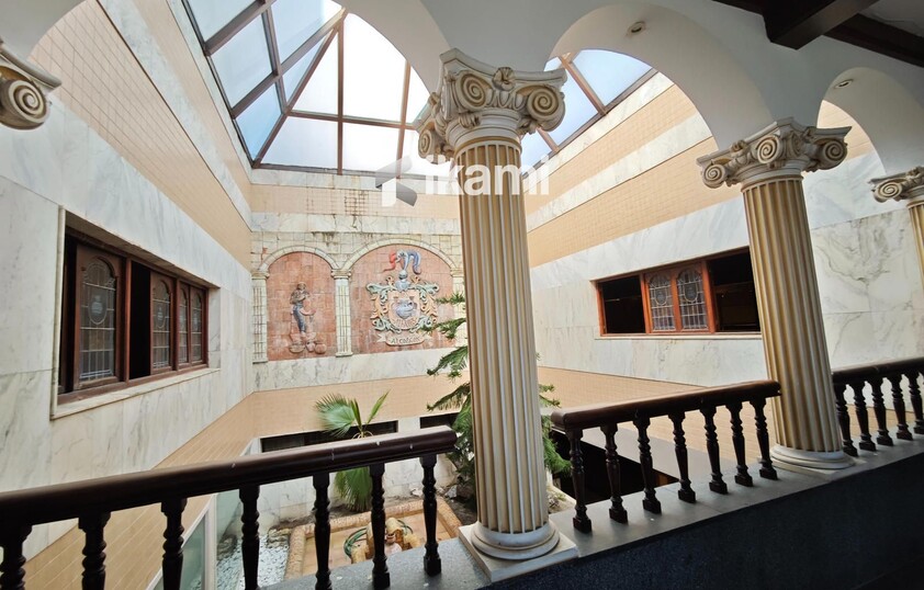 EDIFICIO 2472 MTS USO COMERCIAL + RESTAURANTE