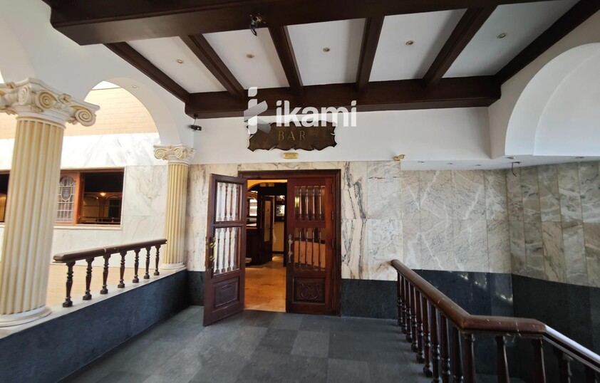 EDIFICIO 2472 MTS USO COMERCIAL + RESTAURANTE