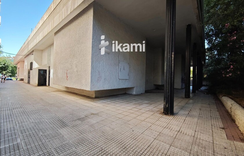 EDIFICIO 2472 MTS USO COMERCIAL + RESTAURANTE